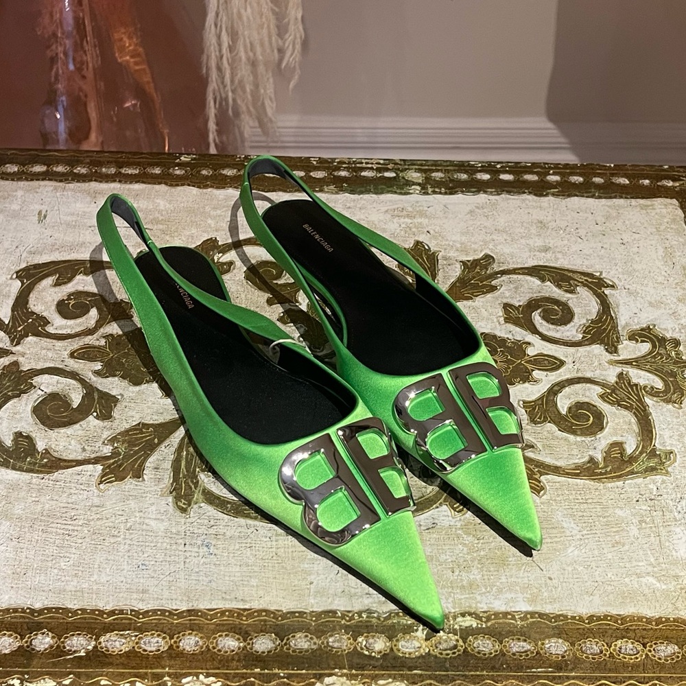 Brand new Balenciaga knife flats in green size 38